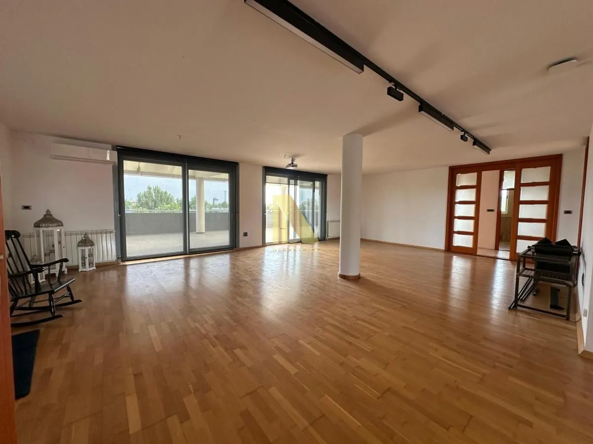 Rent, office space, 345m², Avijatičarsko naselje, Novi Sad Sve Podlokacije
