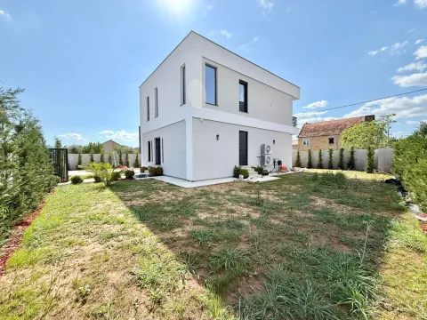 Prodaja, kuća, 220m², Gornja Gorica, Podgorica - image 12