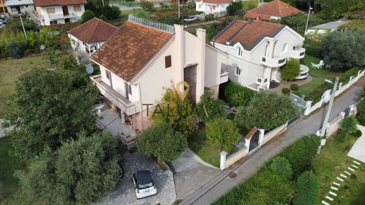 Prodaja, kuća, 298m², Tološi, Podgorica
