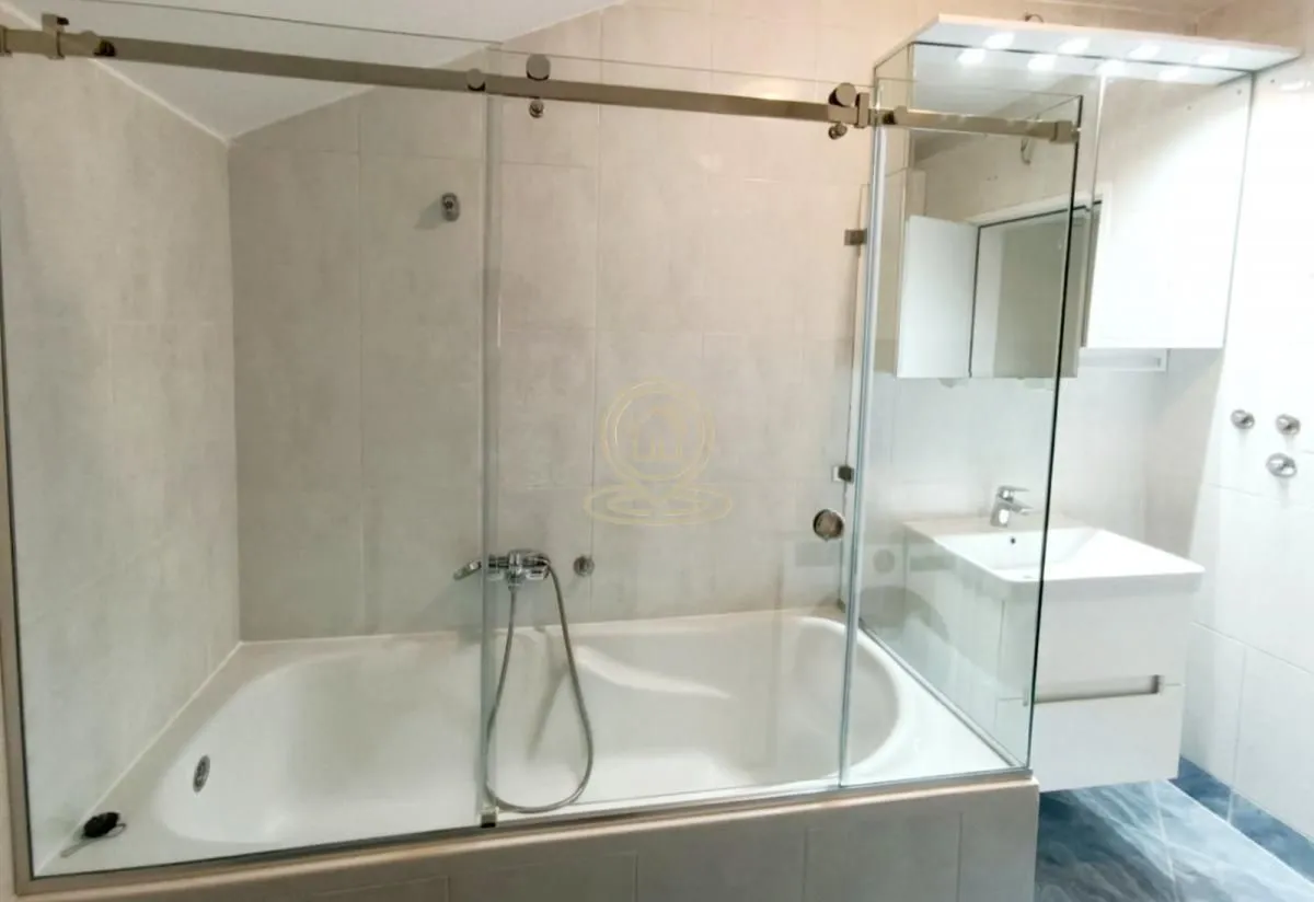 Rent, four bedroom apartment, 100m², Senjak, Beograd