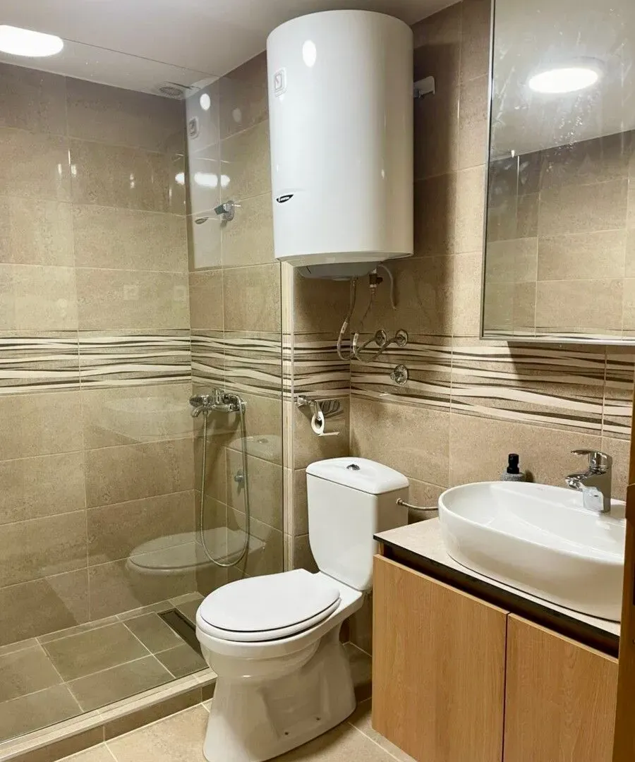 Izdavanje, dvosoban stan, 87m², Malo Brdo, Podgorica