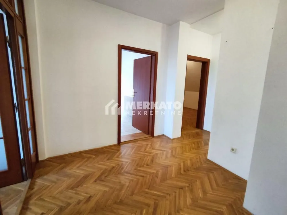 Prodaja, četvorosoban stan, 124m², Centar, Zrenjanin
