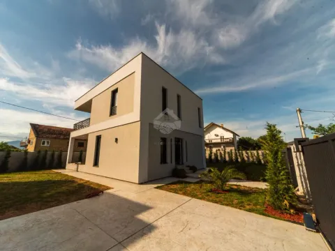 Prodaja, kuća, 225m², Gornja Gorica, Podgorica - image 2