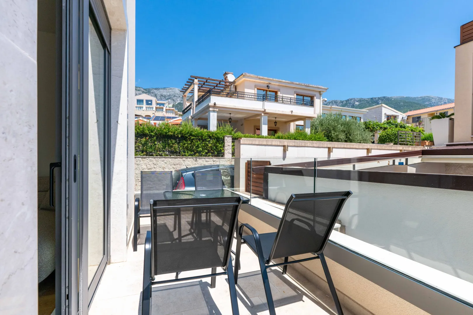 Rent, one bedroom apartment, 51m², Bečići, Budva