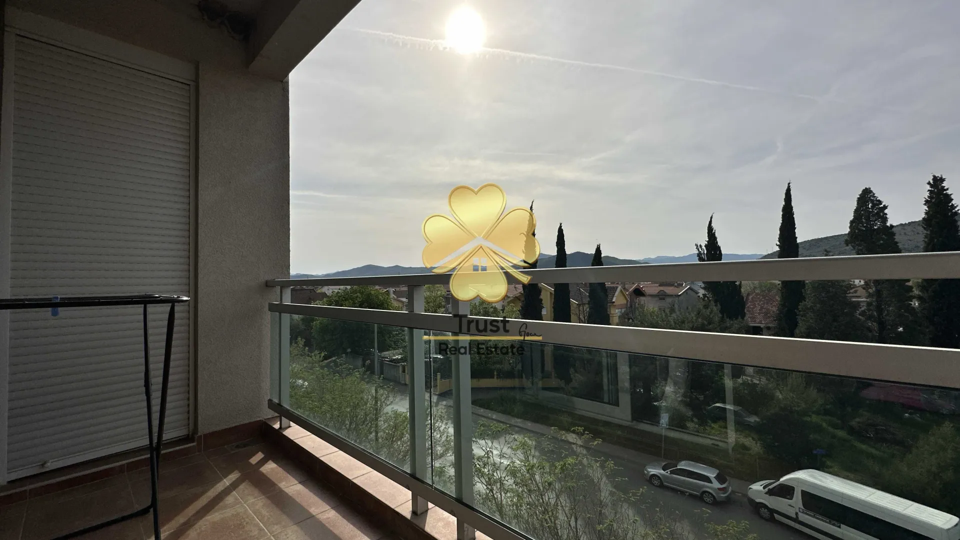 Izdavanje, trosoban stan, 100m², Blok 9, Podgorica