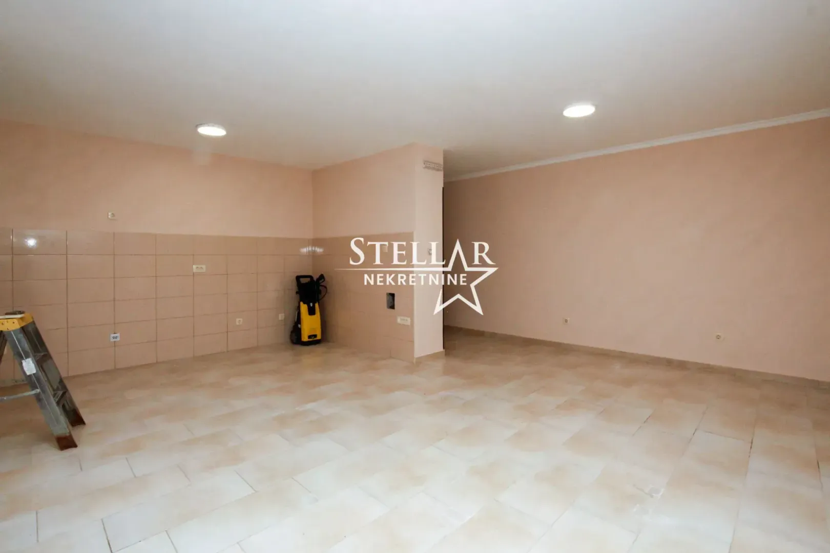 Rent, office space, 30m², Stari Aerodrom, Podgorica