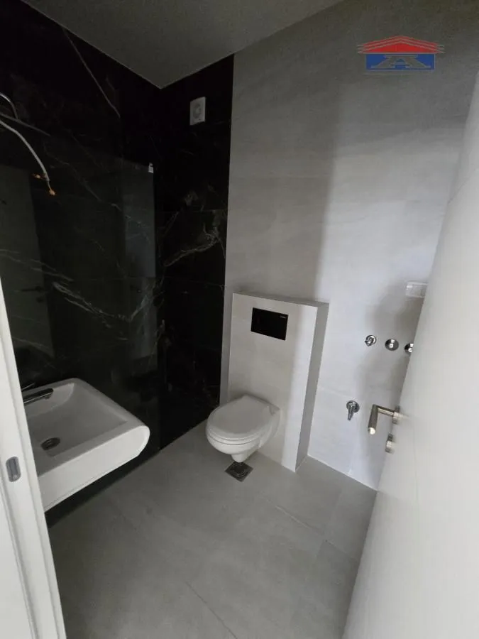 Prodaja, četvorosoban stan, 117m², Novo naselje, Novi Sad