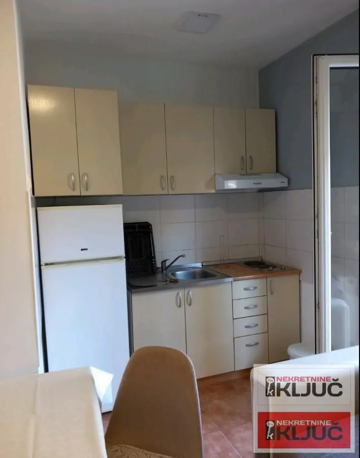 Izdavanje, garsonjera, 25m², Podbara, Novi Sad Sve Podlokacije