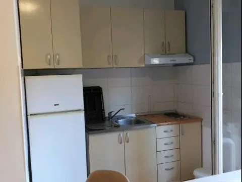Izdavanje, garsonjera, 25m², Podbara, Novi Sad Sve Podlokacije - image 5