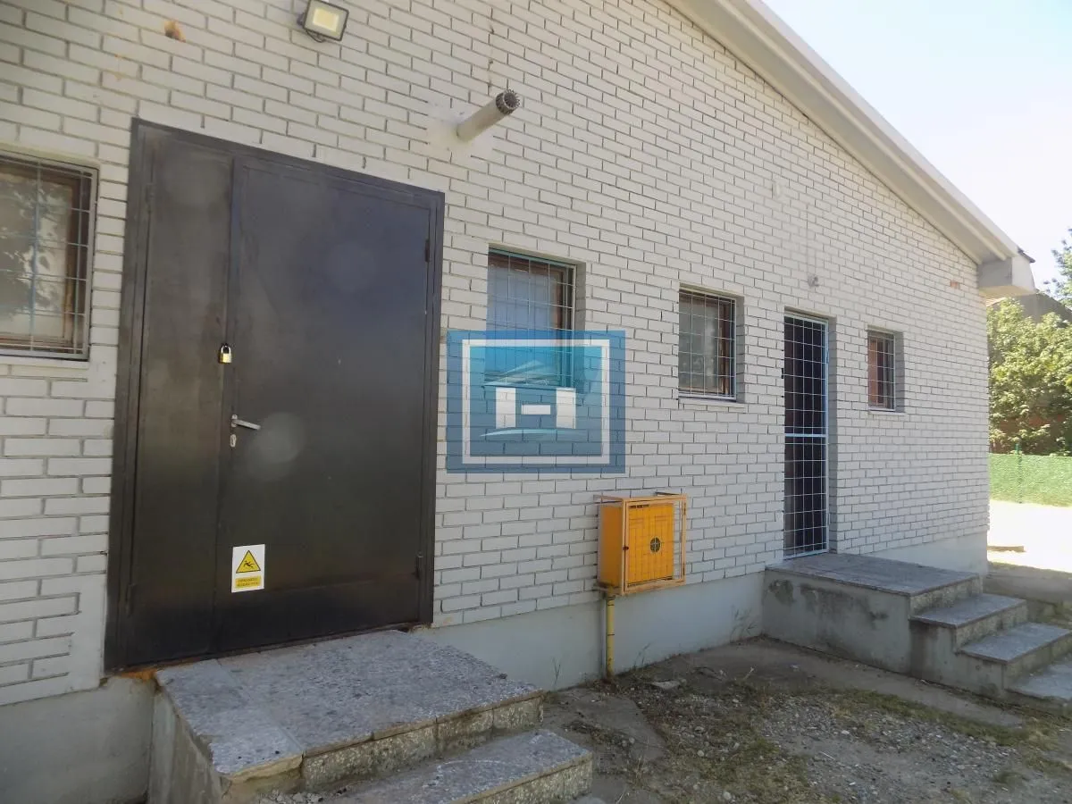 Izdavanje, poslovni prostor, 322m², Paraćin, Srbija