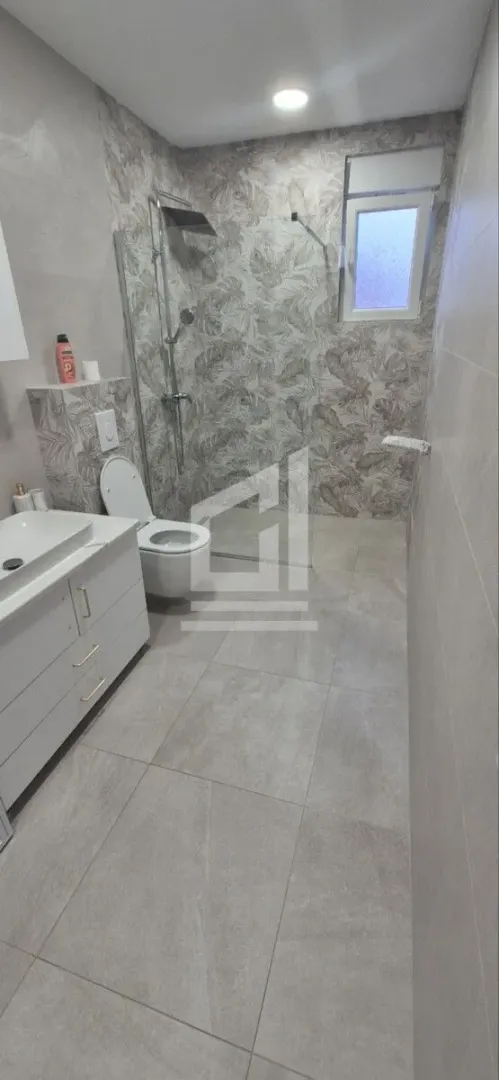Izdavanje, kuća, 135m², Zlatica, Podgorica