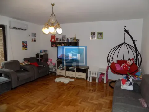 Prodaja, stan, 74m2, XI Kongres, Paraćin Prodaja, stan, 74m2, XI Kongres, Paraćin