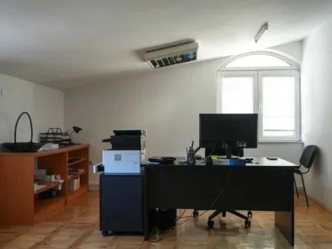 Rent, office space, 160m², Centar, Podgorica - image 11