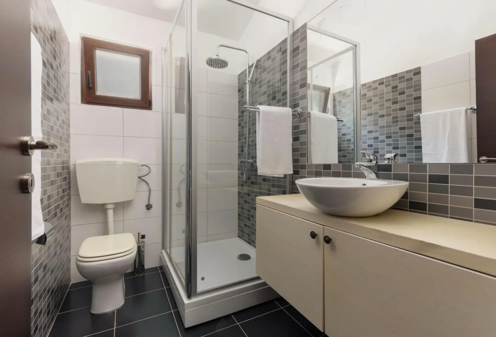 Rent, house, 400m², Dumidran, Tivat