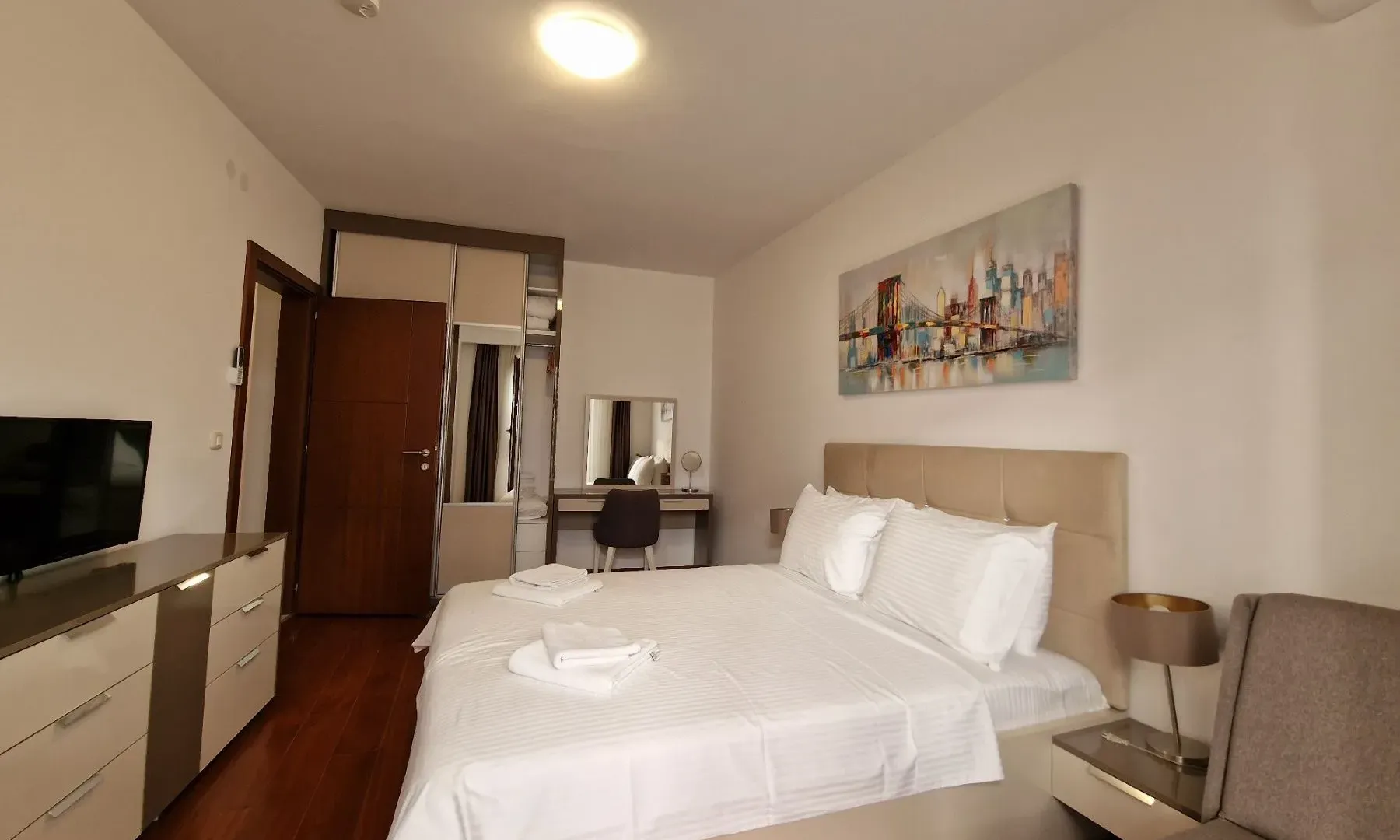 Izdavanje, jednosoban stan, 87m², Bečići, Budva