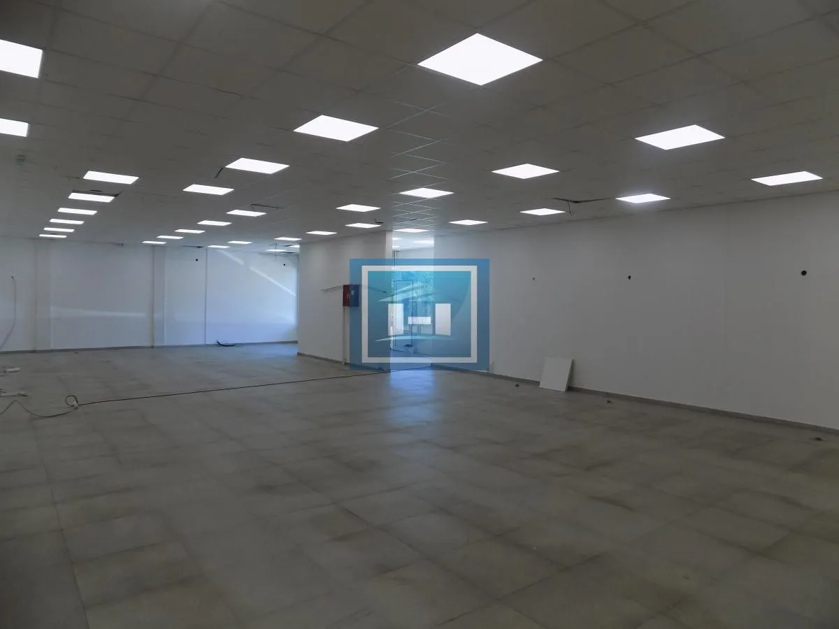 Izdavanje, poslovni prostor, 322m², Paraćin, Srbija