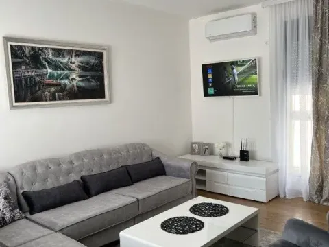 Prodaja, jednosoban stan, 48m², Tivat, Crna Gora - image 1