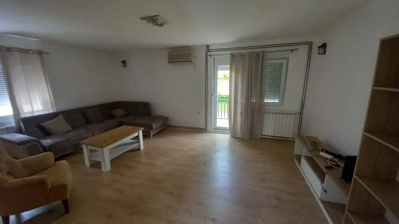 Izdavanje, kuća, 200m², Blok 9, Podgorica