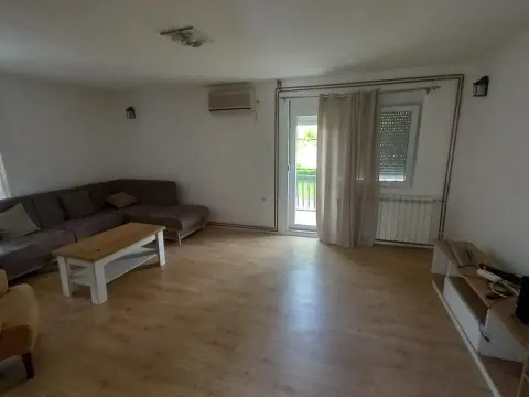 Rent, house, 200m², Blok 9, Podgorica - image 5