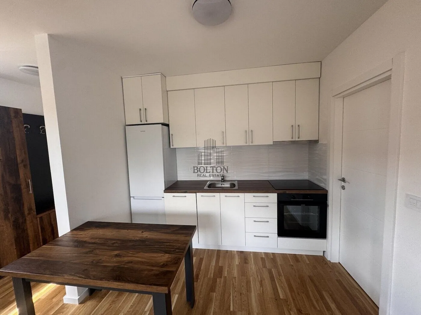 Izdavanje, dvosoban stan, 34m², Zvezdara, Zvezdara Sve Podlokacije