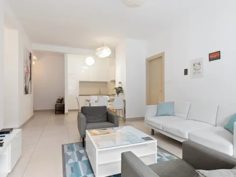 Sale, three bedroom apartment, 97m², Morinj, Kotor - image 2