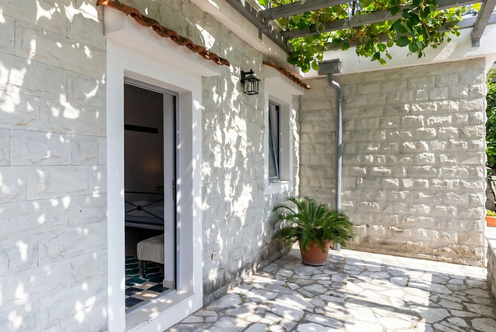 Prodaja, četvorosoban stan, 110m², Risan, Kotor