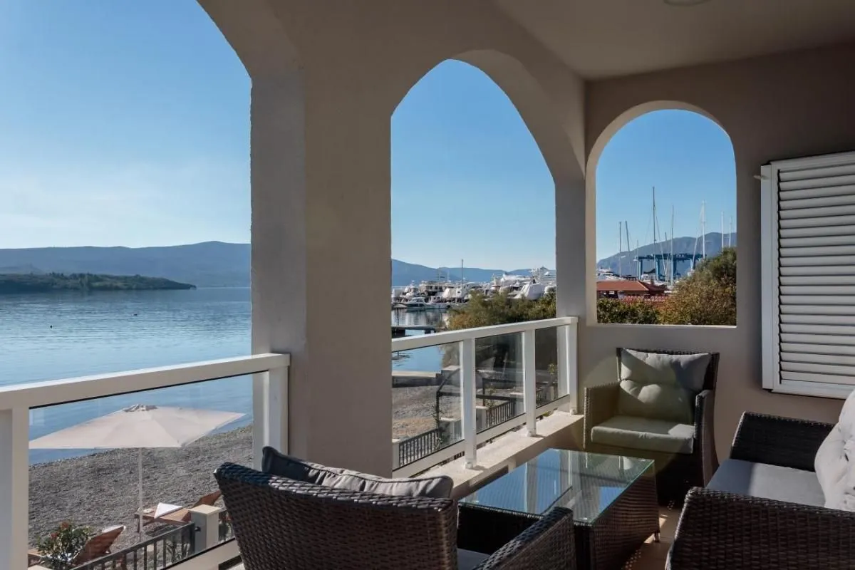 Rent, three bedroom apartment, 150m², Tivat, Crna Gora