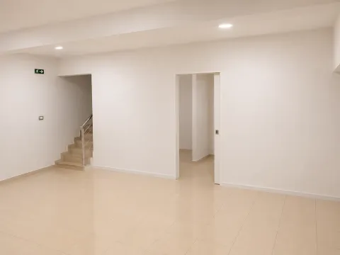 Izdavanje, poslovni prostor, 80m², Kod Capital Plaze, Podgorica - image 6