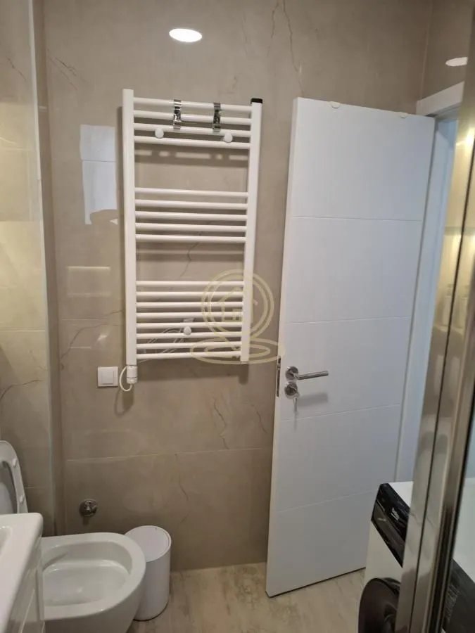 Izdavanje, dvosoban stan, 40m², Čubura, Beograd
