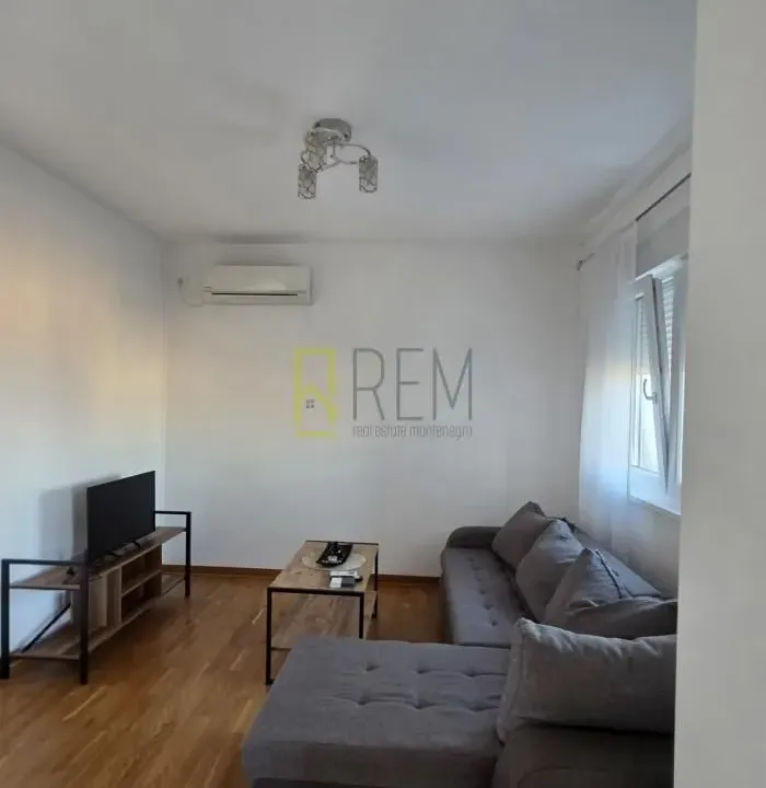 Izdavanje, jednosoban stan, 43m², City Kej, Podgorica