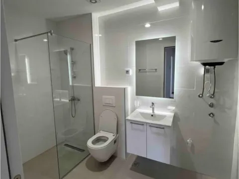 Prodaja, trosoban stan, 106m², Stari Aerodrom, Podgorica - image 8