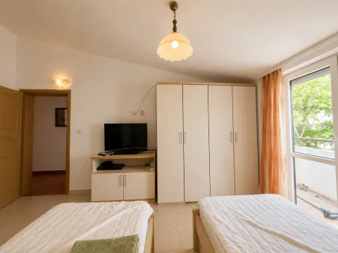 Prodaja, četvorosoban stan, 173m², Petrovac, Budva - image 8