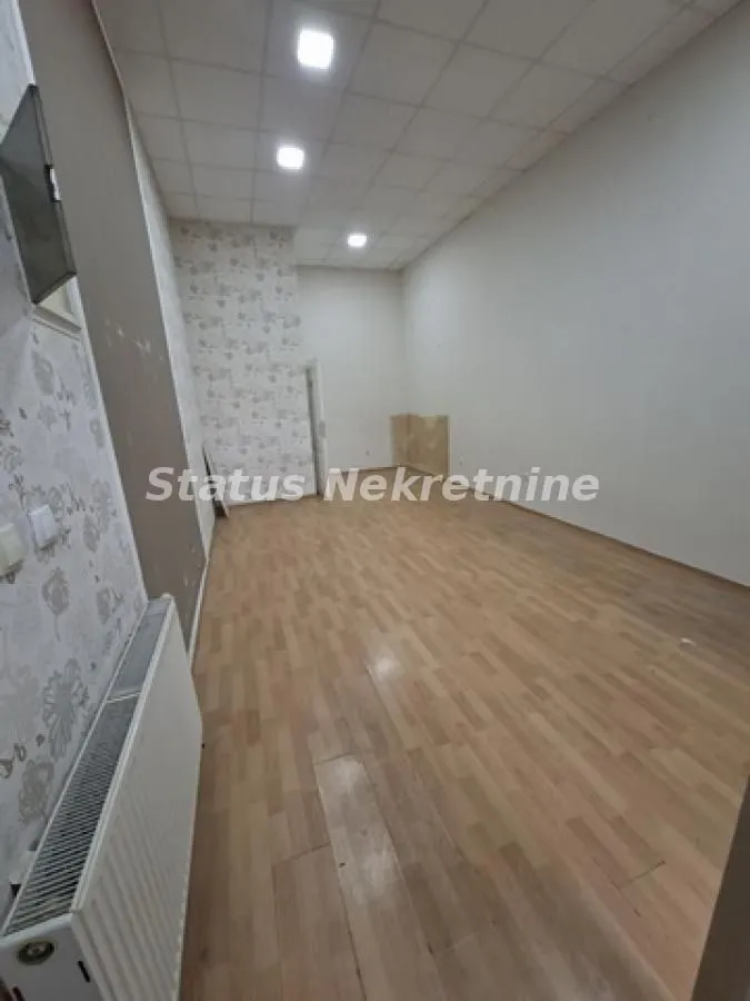 Izdavanje, poslovni prostor, 28m², Centar, Novi Sad