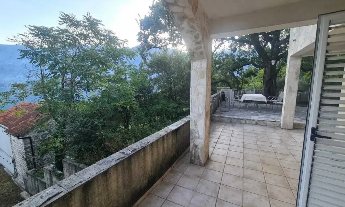 Sale, two bedroom apartment, 56m², Prčanj, Kotor