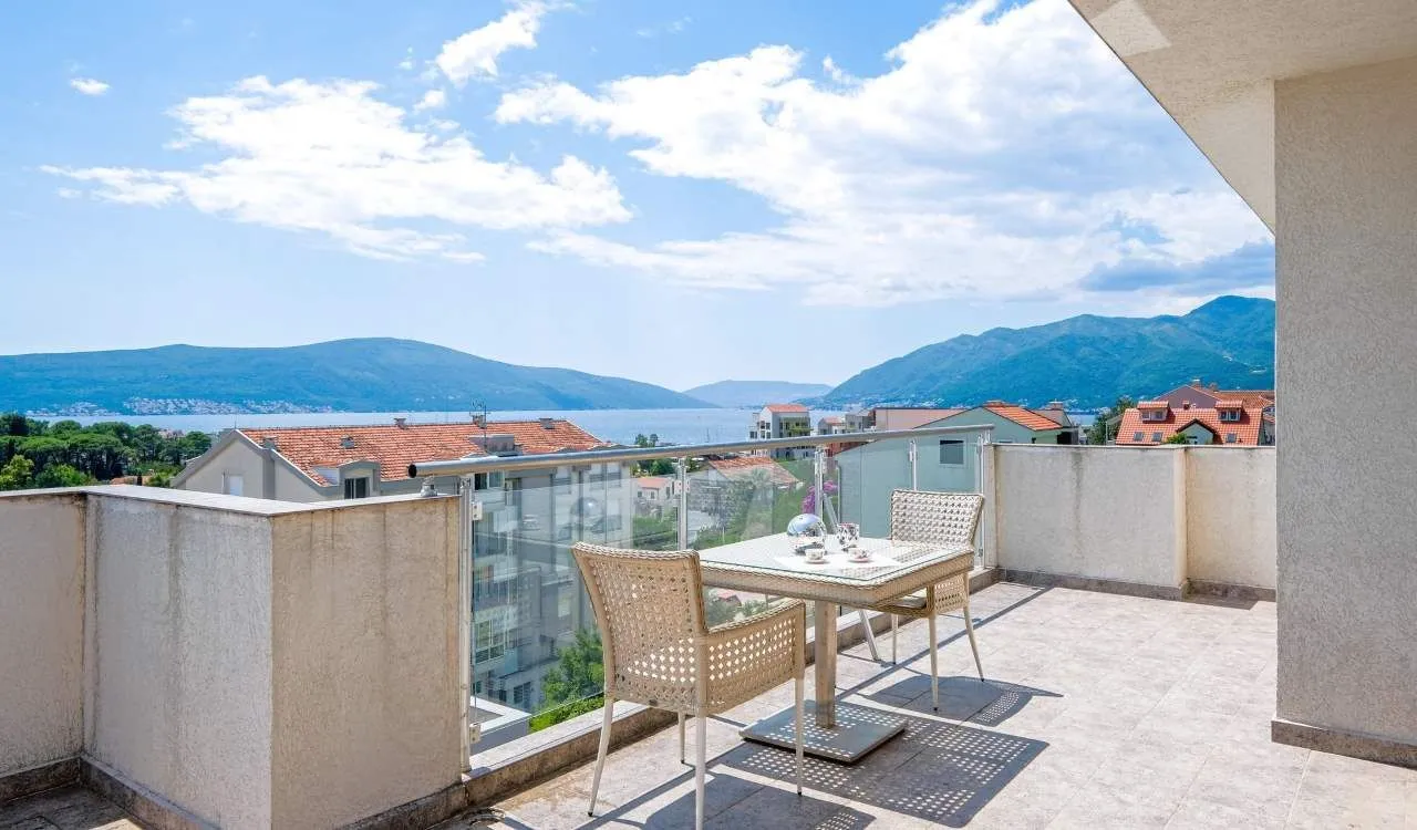 Prodaja, trosoban stan, 116m², Centar, Tivat