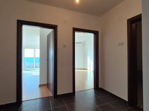 Sale, two bedroom apartment, 85m², Petrovac, Budva - image 3