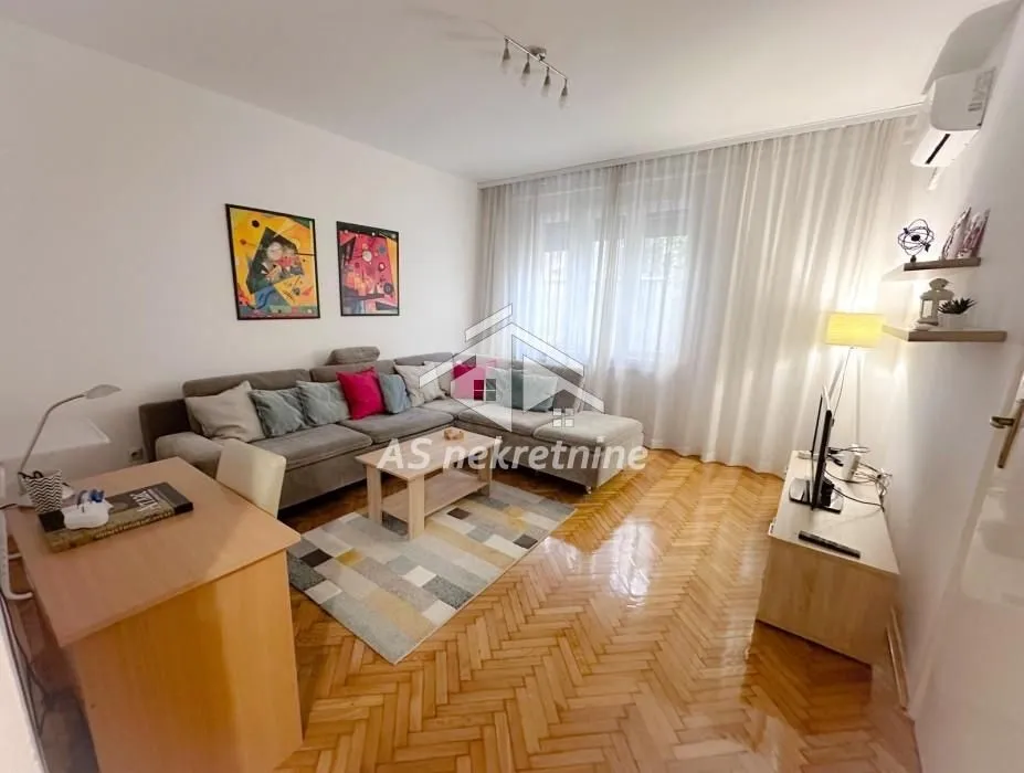Izdavanje, dvosoban stan, 67m², Kalenić Pijaca, Vračar Sve Podlokacije