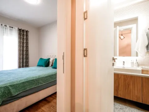 Sale, two bedroom apartment, 70m², Dumidran, Tivat - image 2