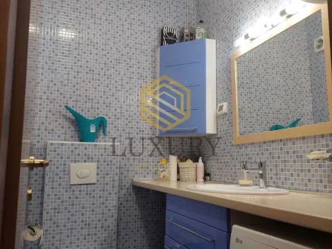 Rent, two bedroom apartment, 88m², City Kvart, Podgorica - image 10