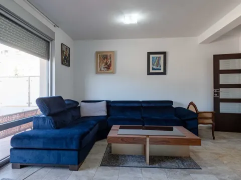 Sale, one bedroom apartment, 71m², Bečići, Budva - image 3