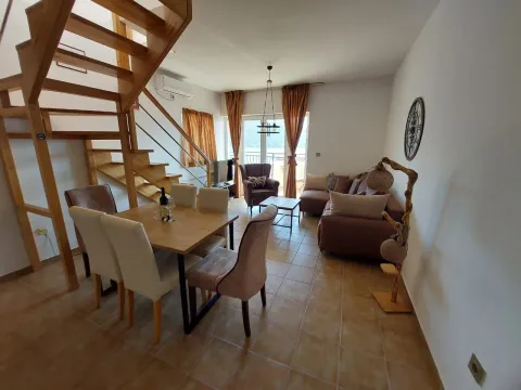 Izdavanje, trosoban stan, 125m2, Kumbor, Herceg Novi