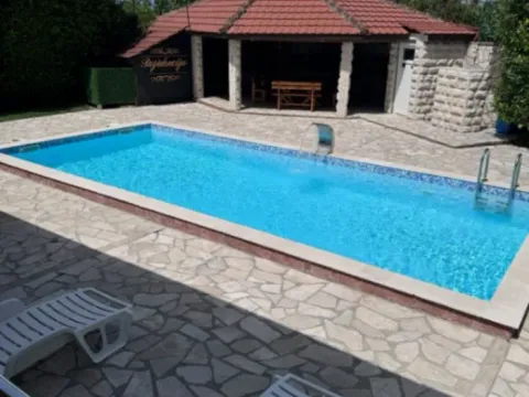 Izdavanje, kuća, 330m², Zeta, Podgorica - image 7