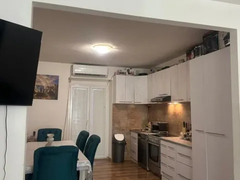 Rent, two bedroom apartment, 90m², Tivat, Crna Gora - image 3