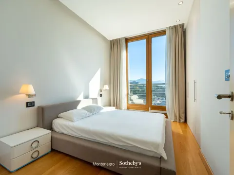 Izdavanje, dvosoban stan, 94m², Kod Capital Plaze, Podgorica - image 14