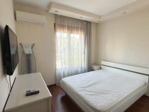 Izdavanje, dvosoban stan, 75m², Centar, Podgorica - image 4