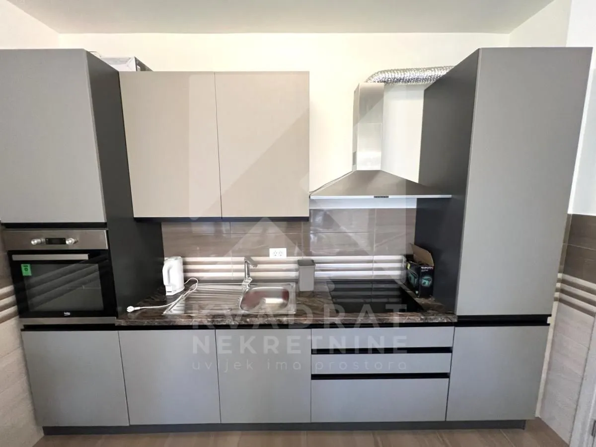 Izdavanje, dvosoban stan, 80m², Stari Aerodrom, Podgorica