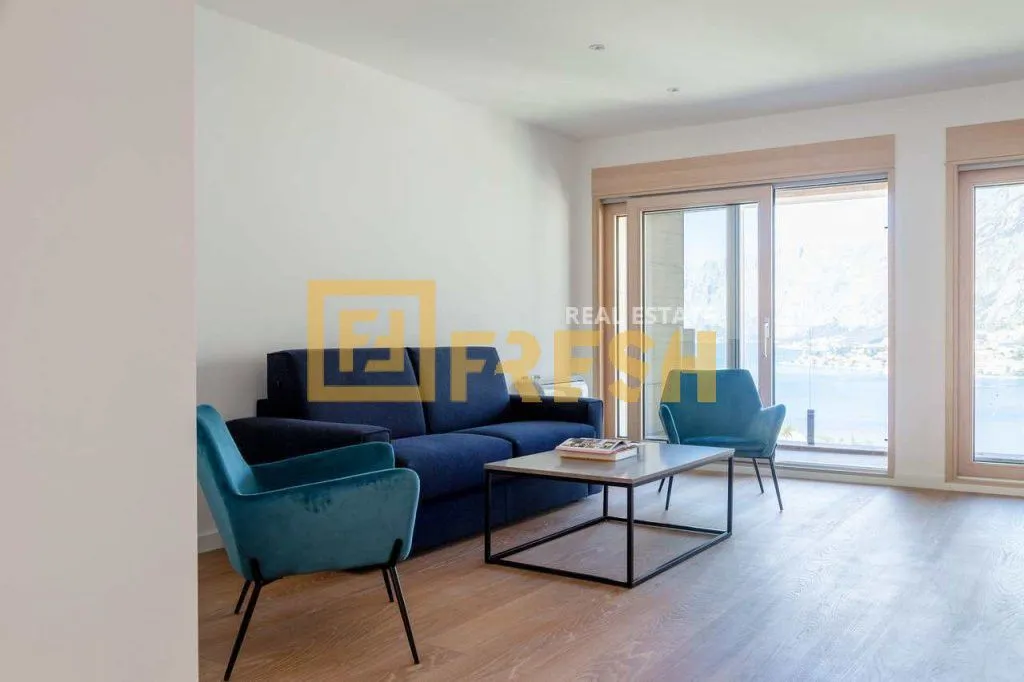 Prodaja, četvorosoban stan, 253m², Kotor, Crna Gora