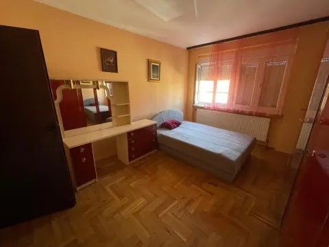 Izdavanje, kuća, 106m², Sremska Kamenica, Petrovaradin - image 11