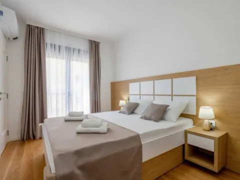 Izdavanje, jednosoban stan, 34m², Bečići, Budva