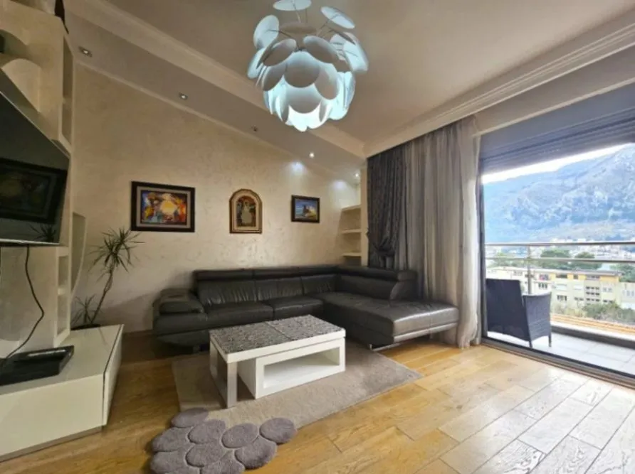 Prodaja, trosoban stan, 100m², Dobrota, Kotor